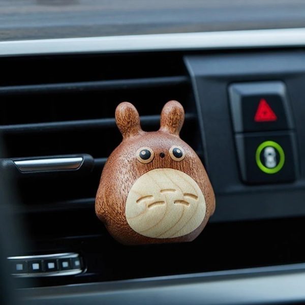 Wood Car Aromatherapy Diffuser – Totoro-Inspired Wooden Car Air Freshener